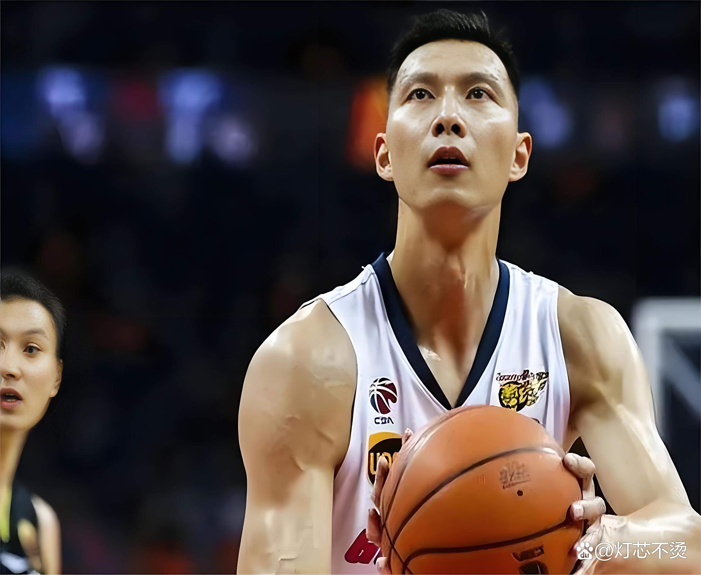 开云娱乐-易建联遭遇持续失利，中国男篮主帅压力巨大！舆论热潮不断(中国男蓝易建联多高)