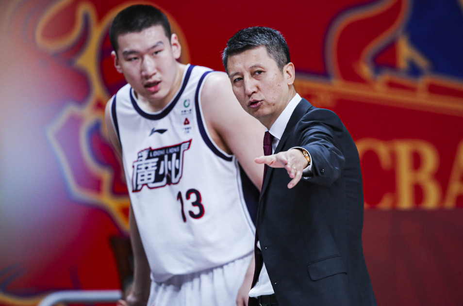 转会期CBA常规赛传出新动向；利物浦门线救险；管理层表态——质疑声仍在；轮换策略成焦点的简单介绍